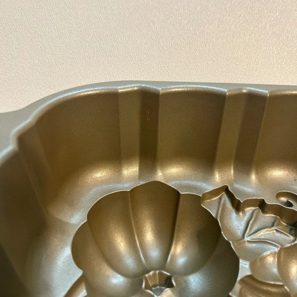 Nordic Ware Botanical Pumpkin Loaf Pan Gold 6 Cup Harvest Autumn Bakeware